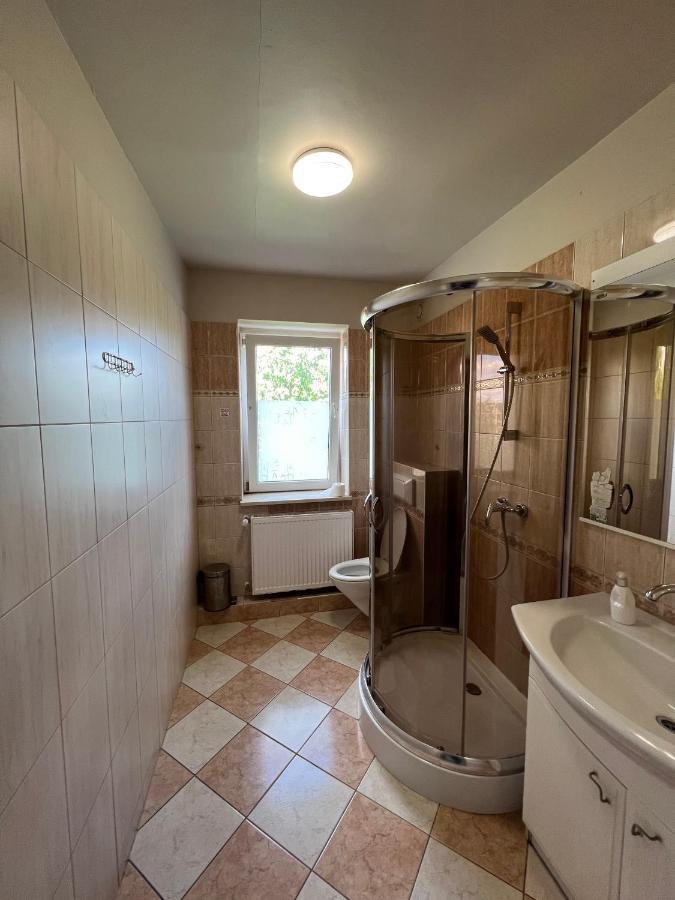 Kwatery Prywatne Jasmin Gniezno Exterior foto
