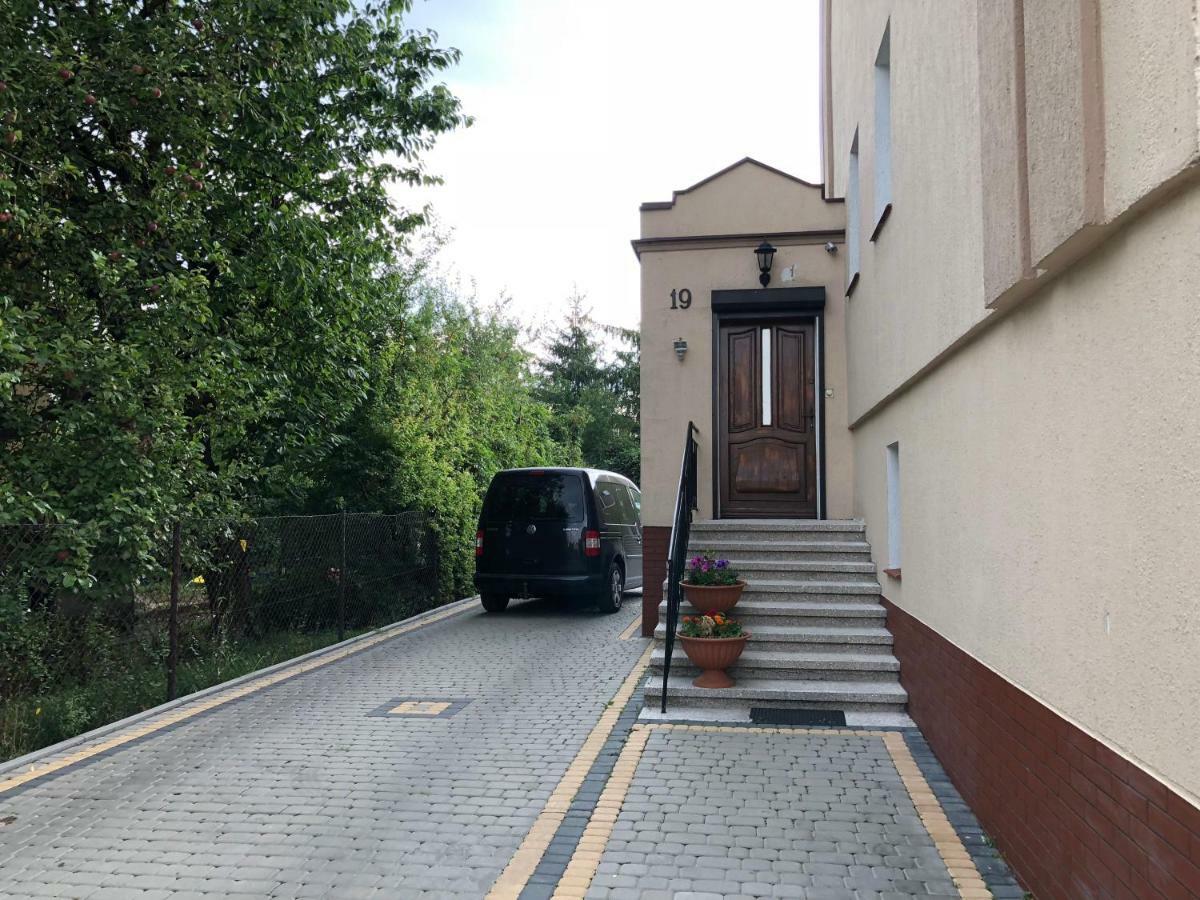 Kwatery Prywatne Jasmin Gniezno Exterior foto